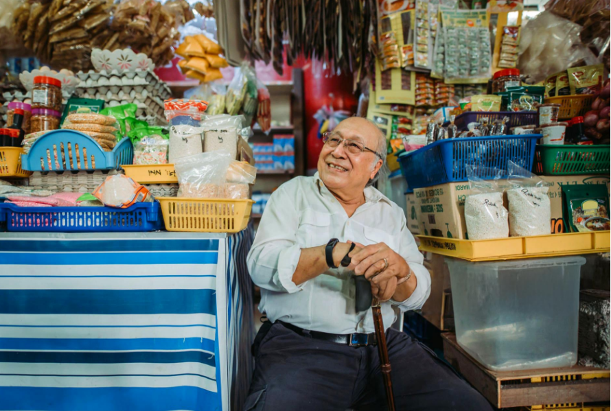 OLD MAN SITING AND SMILING